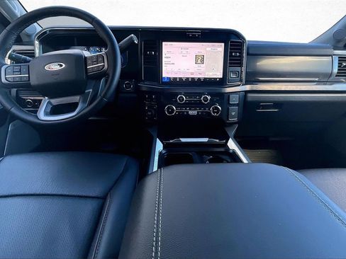 Used 2025 Ford F250 Lariat w/ Black Appearance Package image 9