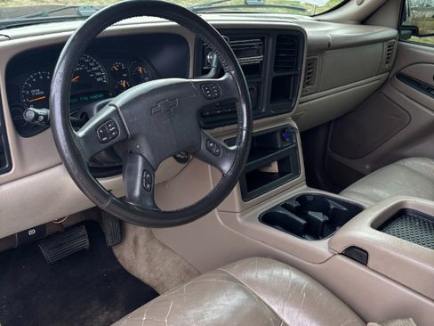 Used 2004 Chevrolet Suburban LT w/ Preferred Equipment Group image 16