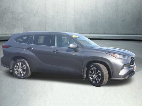 Used 2020 Toyota Highlander XLE AWD/4WD image 15