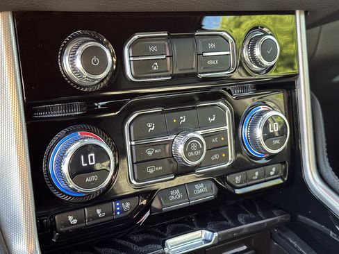 Used 2023 GMC Yukon Denali image 12