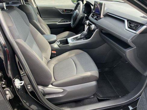 Certified 2025 Toyota RAV4 LE FWD image 32