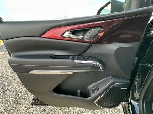 Used 2025 Chevrolet Traverse RS w/ LPO, Floor Liner Package image 6