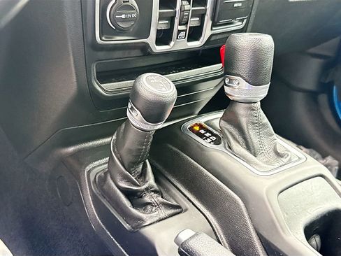 Used 2022 Jeep Wrangler Unlimited Sport AWD/4WD image 18