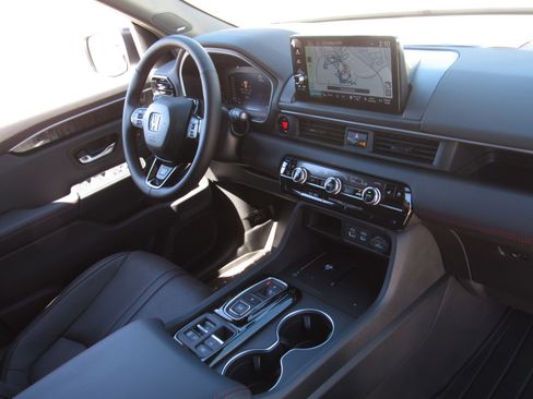 New 2025 Honda Pilot Black Edition image 8