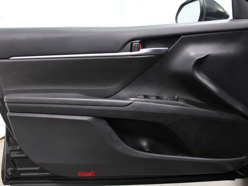 Used 2021 Toyota Camry LE FWD image 11
