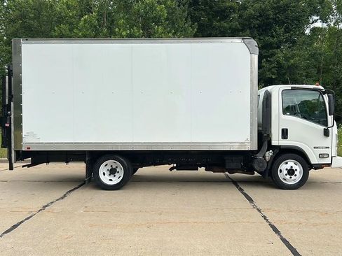 Used 2018 Isuzu NPR RWD image 5