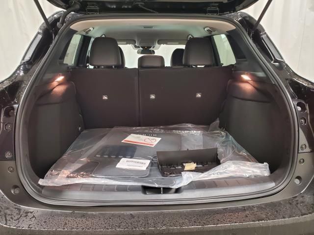 Used 2025 Nissan Kicks SR AWD/4WD image 7