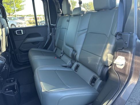 New 2025 Jeep Gladiator Mojave image 42