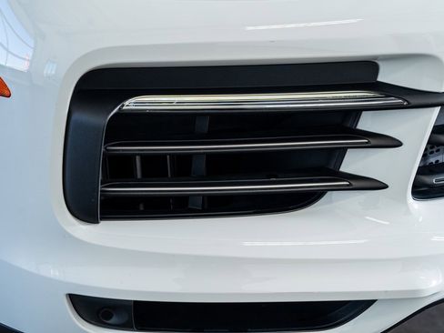 Used 2023 Porsche Cayenne Platinum Edition image 20