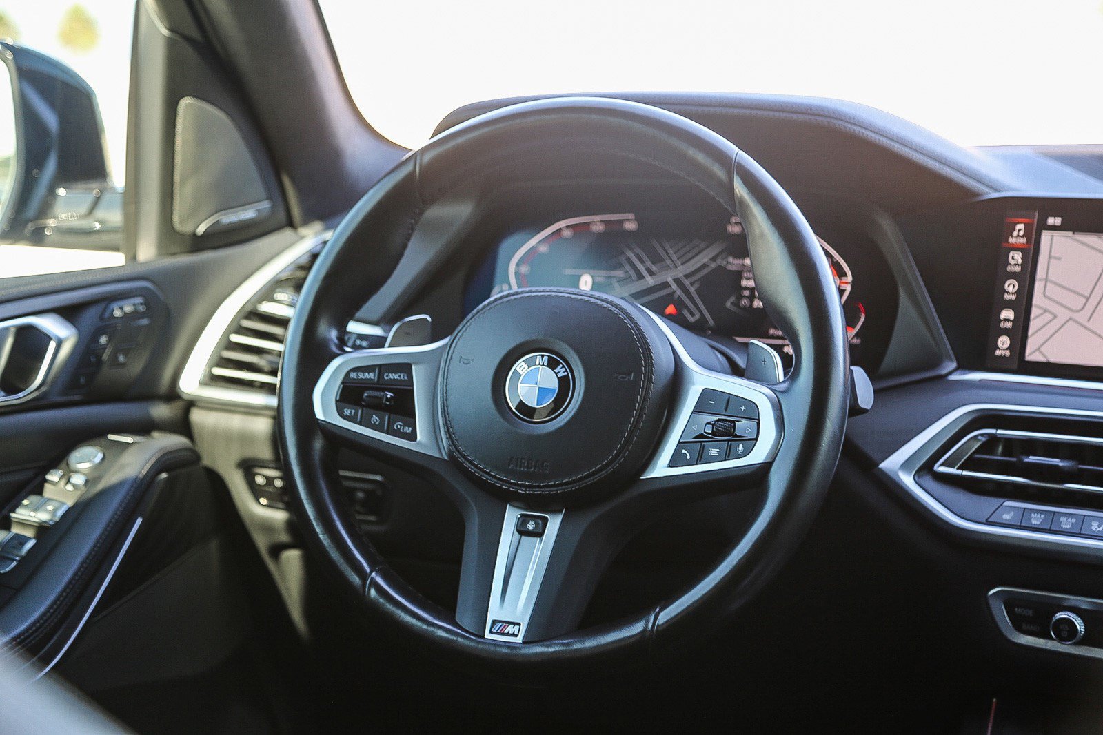 Used 2022 BMW X7 xDrive40i w/ M Sport Package AWD/4WD image 15