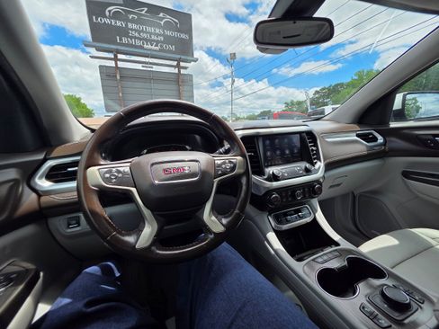 Used 2020 GMC Acadia SLT w/ LPO, Cargo Package FWD image 14