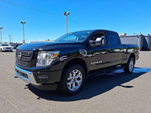 Certified 2024 Nissan Titan SV w/ SV Convenience Package image 3