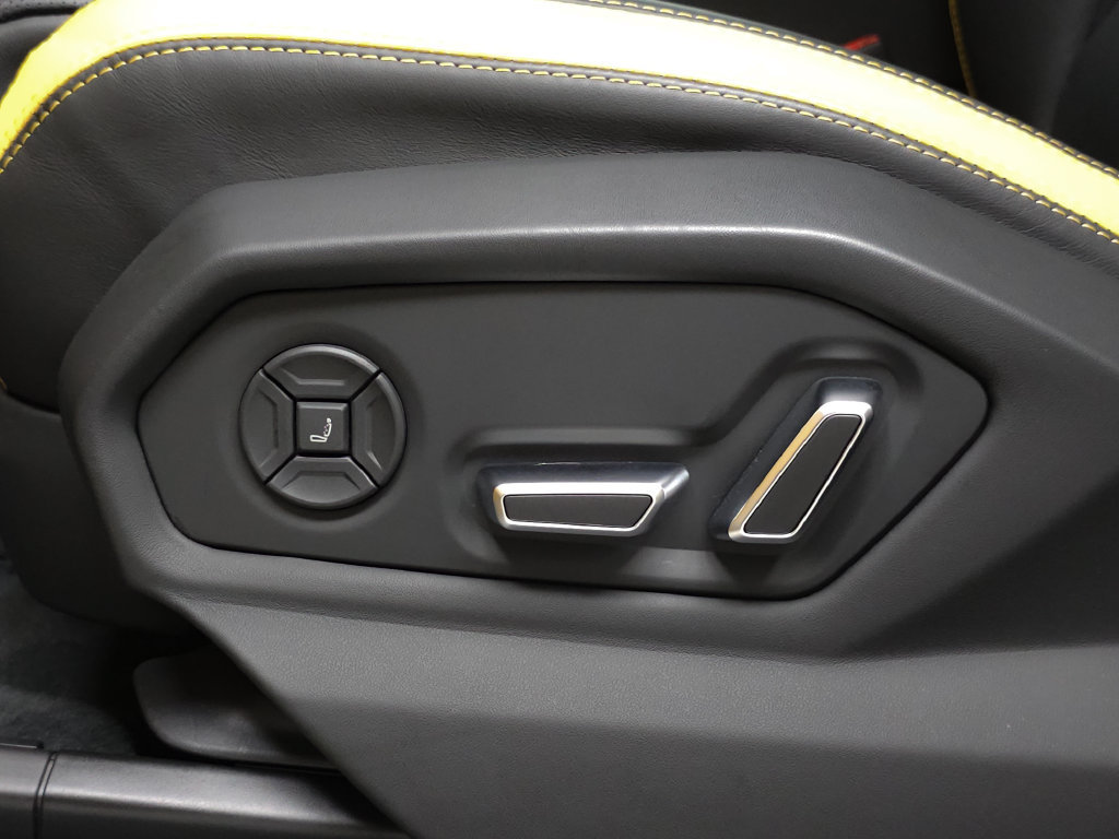 Used 2024 Lamborghini Urus S AWD/4WD image 9