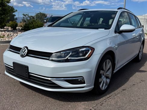 Used 2019 Volkswagen Golf SE FWD image 3