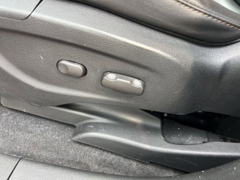 Used 2018 Chevrolet Trax LT w/ LT Convenience Package image 19