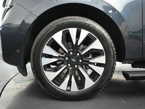 Certified 2025 Ford Expedition Platinum w/ Driver's Package AWD/4WD image 32