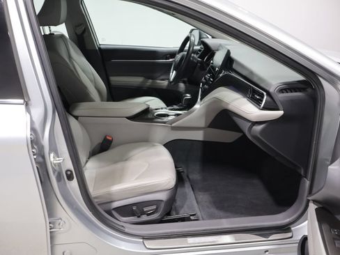 Used 2022 Toyota Camry XLE w/ Cold Weather Package FWD image 22