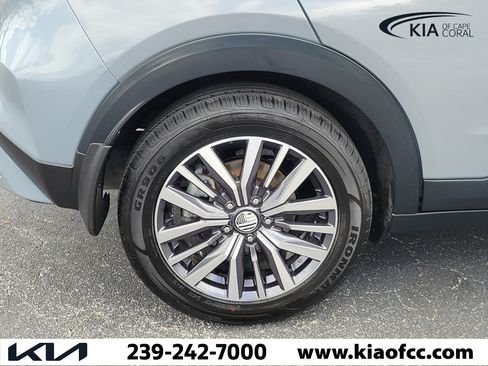 Used 2022 Nissan Kicks SV FWD image 9