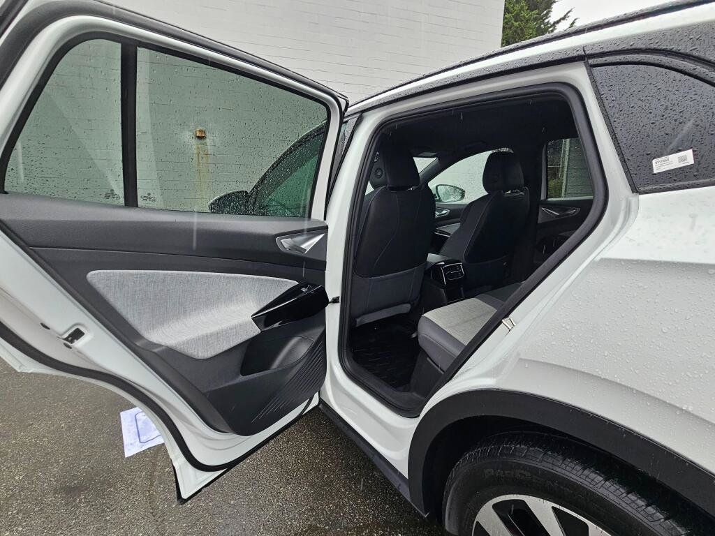 Used 2023 Volkswagen ID.4 Pro RWD image 16