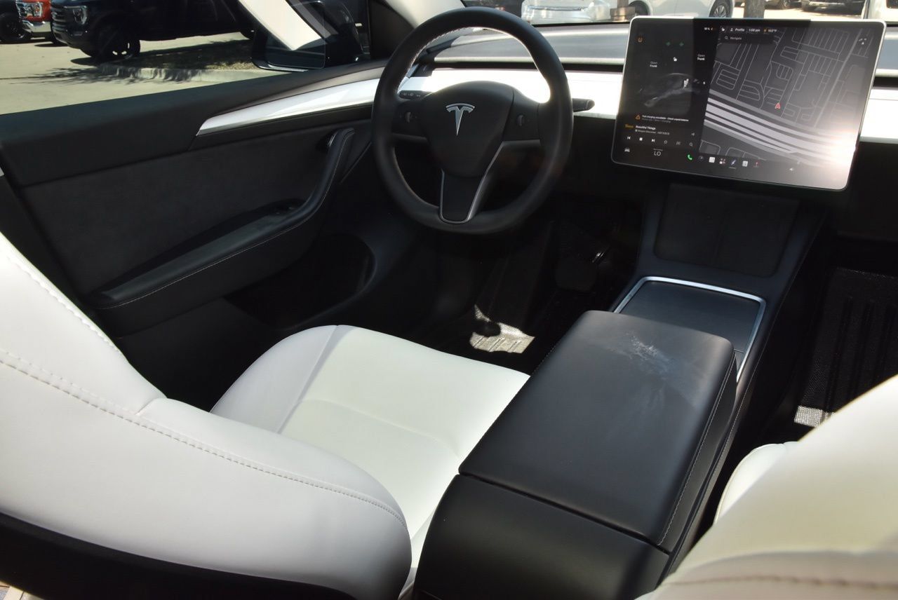 Used 2025 Tesla Model Y Long Range AWD/4WD image 16