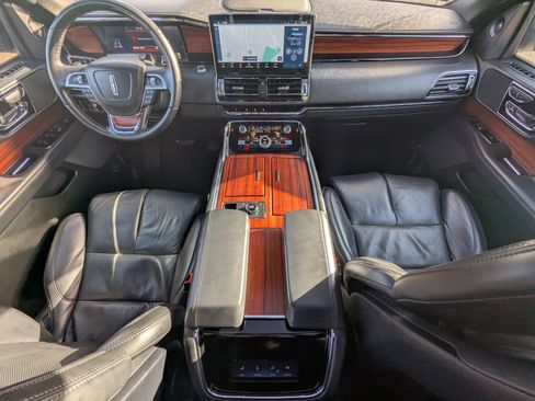 Used 2024 Lincoln Navigator Reserve image 20