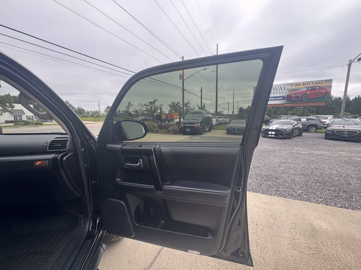 Used 2023 Toyota 4Runner 40th Anniversary SE AWD/4WD image 27