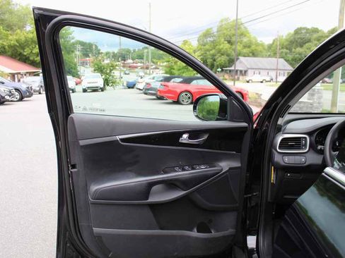 Used 2017 Kia Sorento AWD image 11