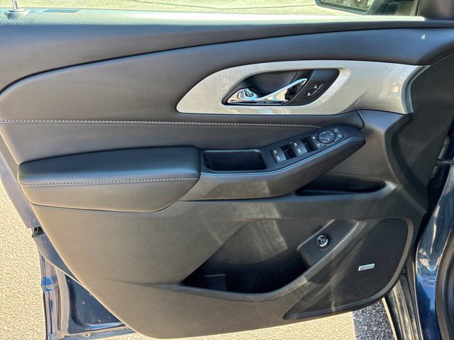 Used 2022 Chevrolet Traverse LT w/ LT Premium Package FWD image 12