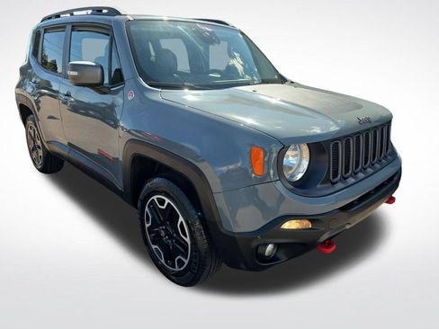 Used 2017 Jeep Renegade Trailhawk w/ Premium Trailhawk Package AWD/4WD image 7