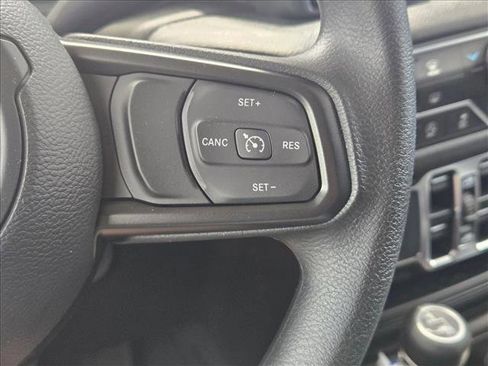 Used 2025 Jeep Gladiator Sport AWD/4WD image 17