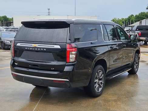 Used 2023 Chevrolet Suburban LT w/ LT Signature Plus Package RWD image 5