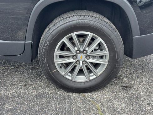 Certified 2023 Chevrolet Traverse LT FWD image 9