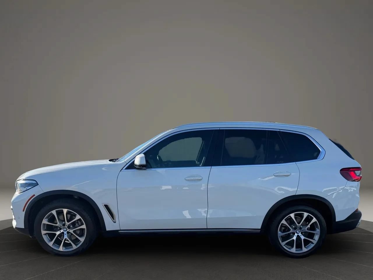 Used 2020 BMW X5 sDrive40i w/ Convenience Package RWD image 2