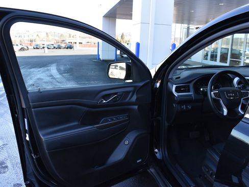 Used 2023 GMC Acadia SLT image 15