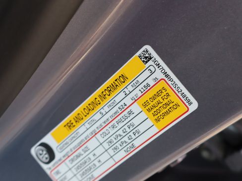 Used 2025 Chevrolet Equinox EV LT FWD image 23