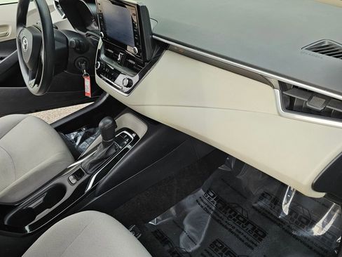 Used 2022 Toyota Corolla LE image 19