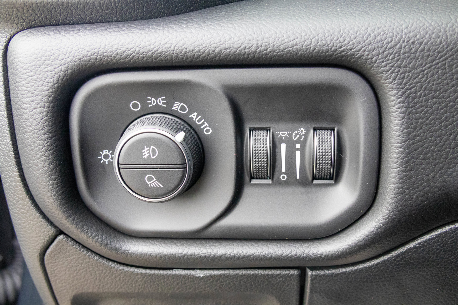 New 2027 RAM 1500 Laramie w/ Night Edition AWD/4WD image 32