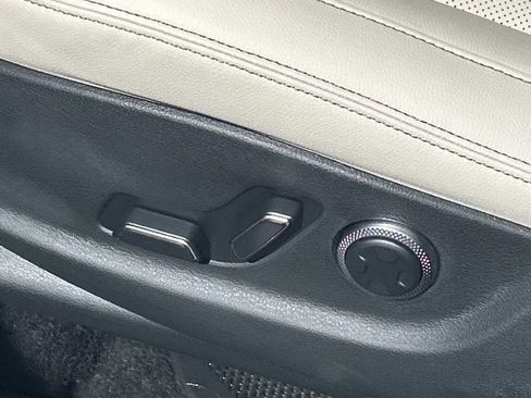 New 2026 Genesis GV70 2.5T Select AWD/4WD image 17