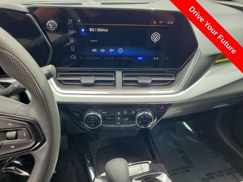 Used 2025 Chevrolet Trax LT FWD image 14