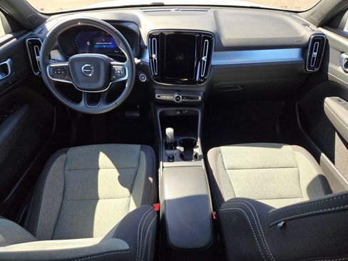 Certified 2025 Volvo XC40 B5 Core AWD/4WD image 17