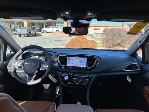 New 2026 Chrysler Pacifica Pinnacle AWD/4WD image 13
