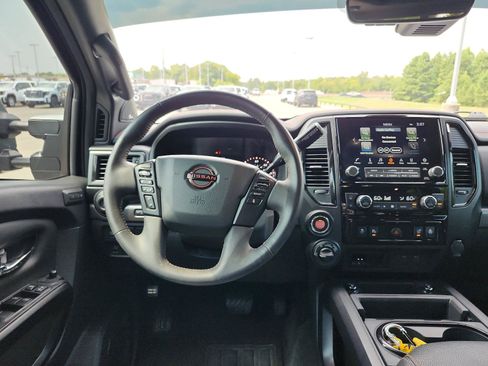 Used 2024 Nissan Titan PRO-4X w/ Pro-4x Convenience Package AWD/4WD image 16