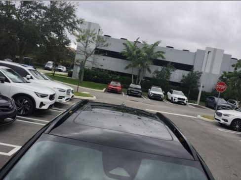 Used 2023 Volvo XC40 Recharge Plus image 5