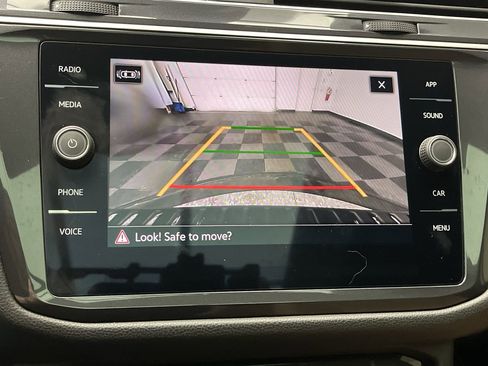 Used 2024 Volkswagen Tiguan SE R-Line image 4