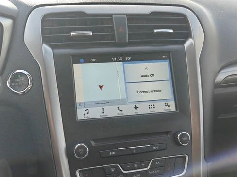 Used 2017 Ford Fusion SE w/ Equipment Group 202A image 14