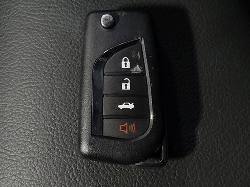 Used 2021 Toyota Camry SE FWD image 32