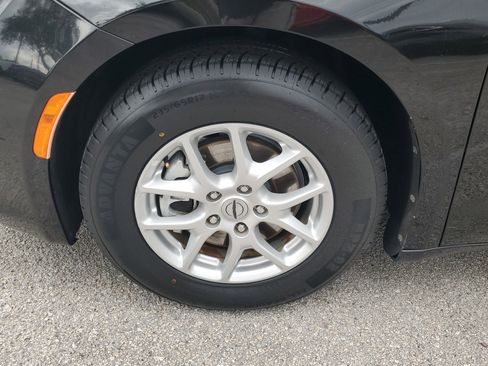 Used 2021 Chrysler Voyager Lxi image 5