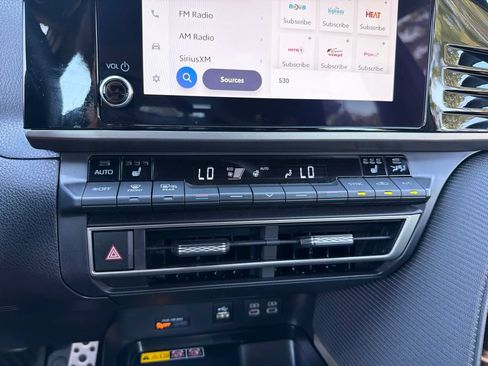 Used 2026 Toyota Camry SE w/ Convenience Package FWD image 12