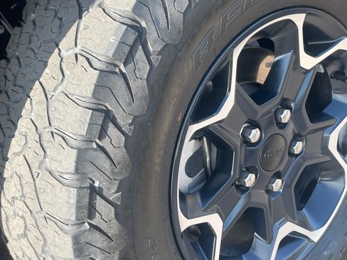 Used 2022 Jeep Wrangler Unlimited Rubicon 4xe AWD/4WD image 9