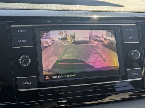 Used 2022 Volkswagen Taos S image 18